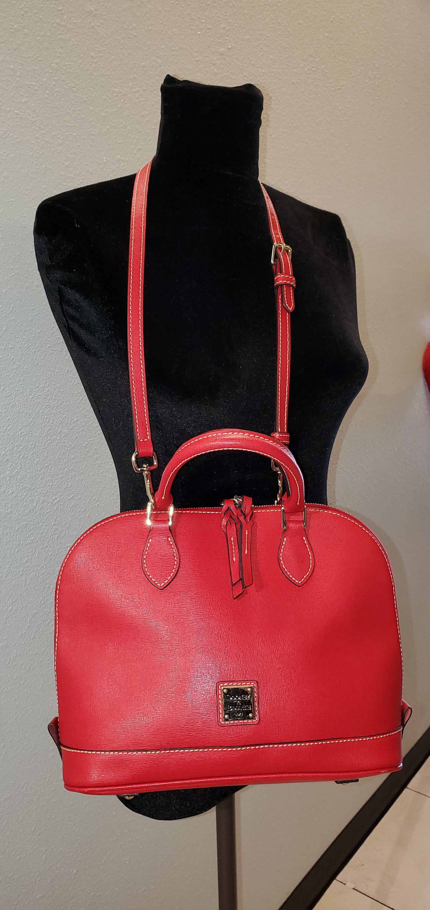 D and B crossbody Bag Satchel Purse "Pre-Owned" Immaculate condition