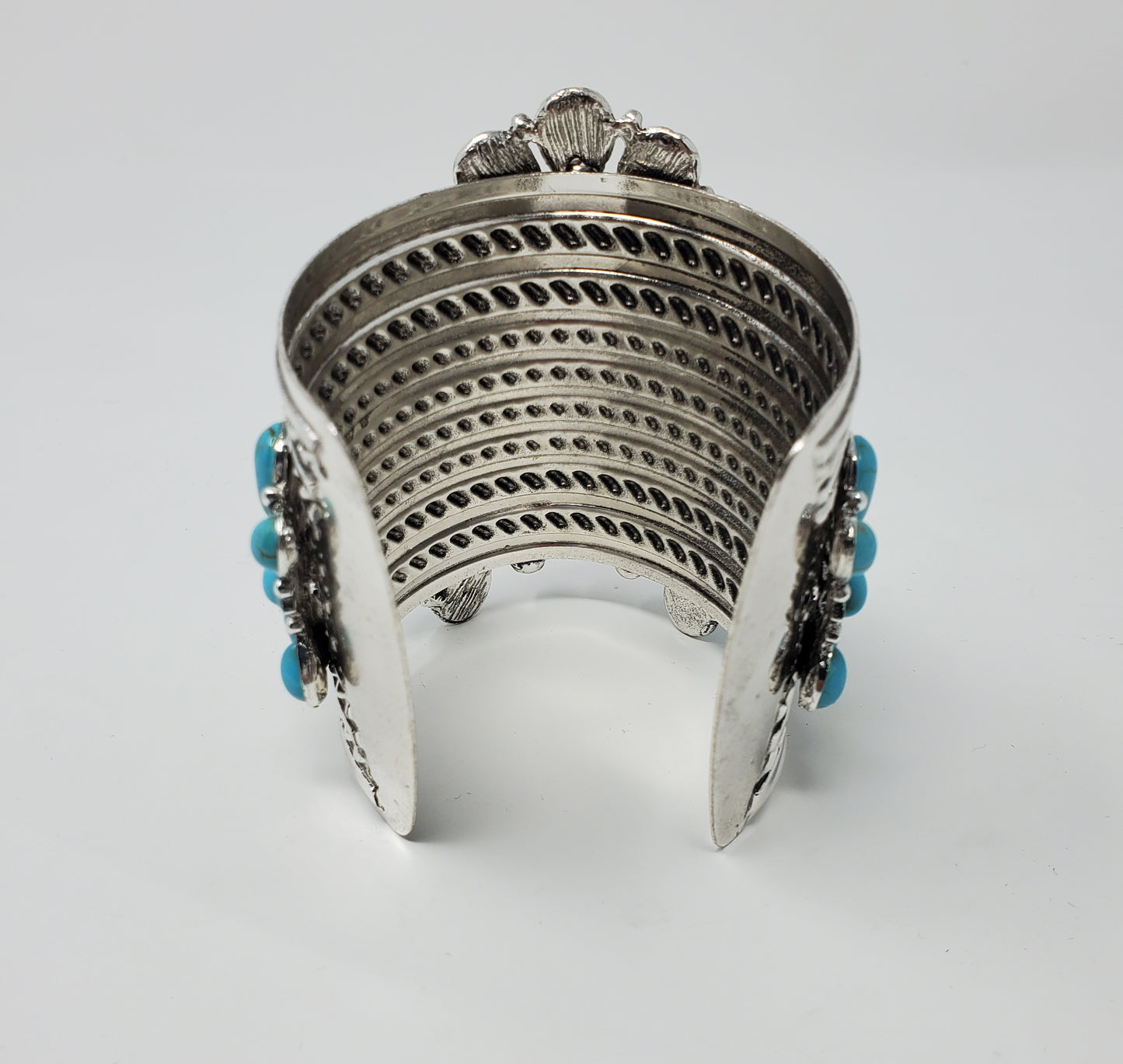 Turquoise colored resin stone bracelet
