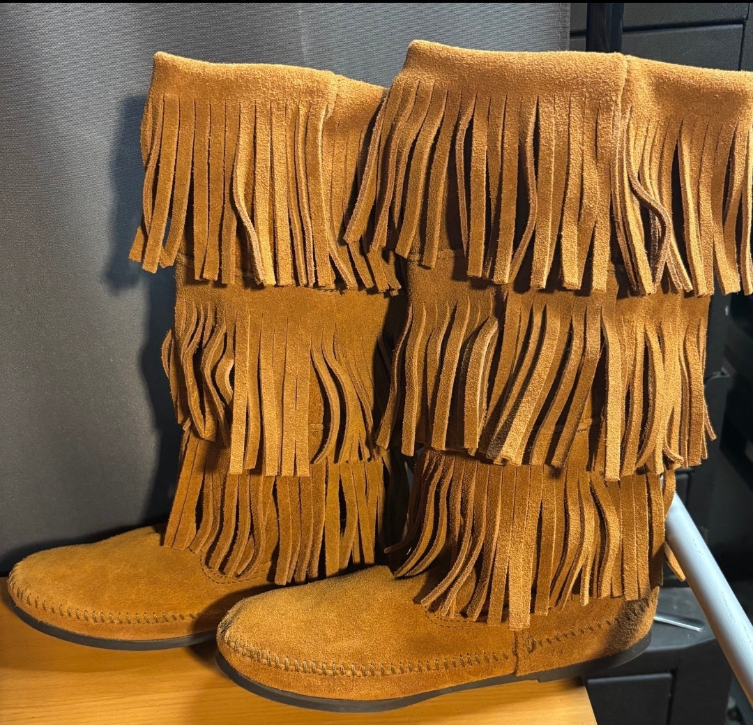 Women Minnetonka 3 Layer Fringe Boot