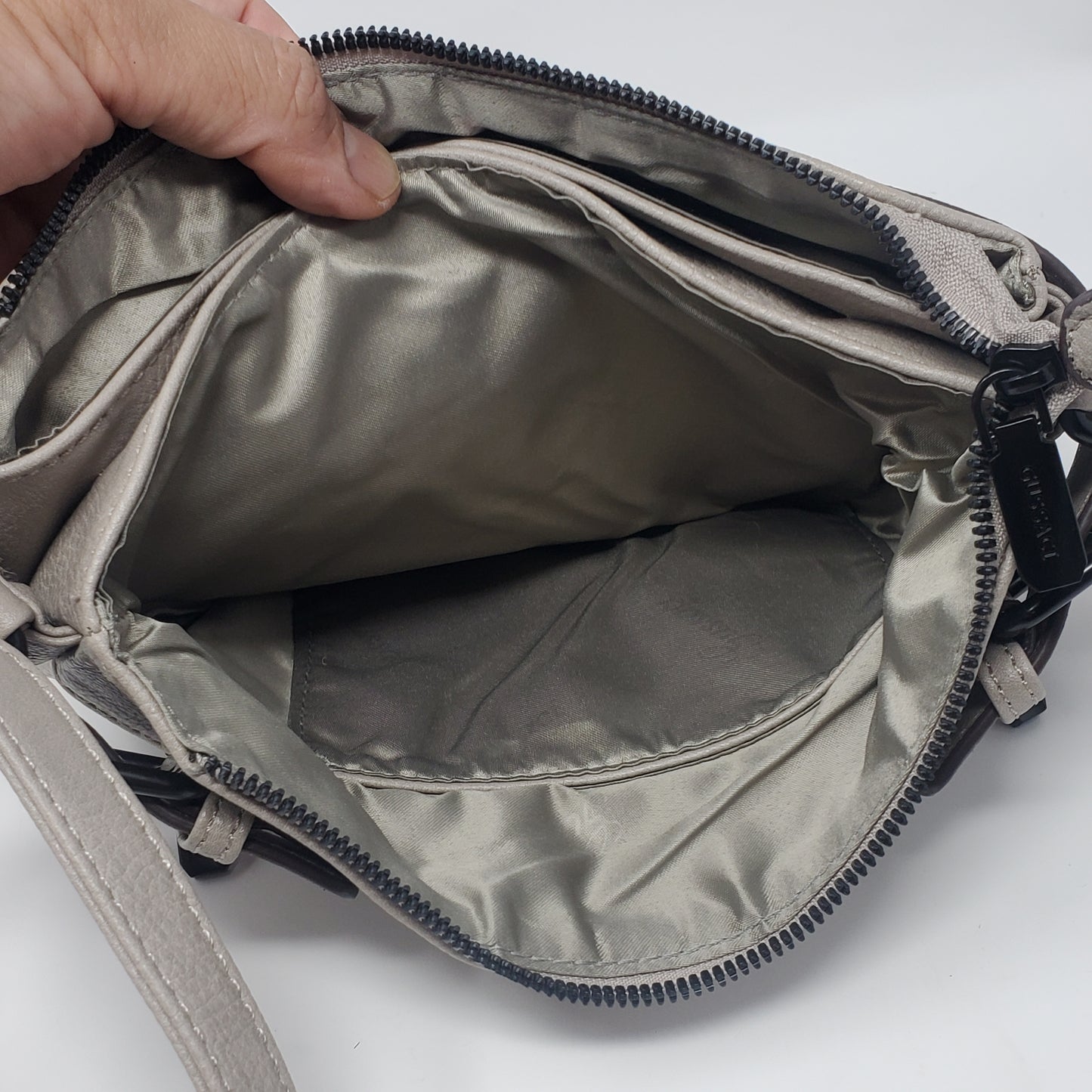 Gussaci Crossbody Purse pleather material