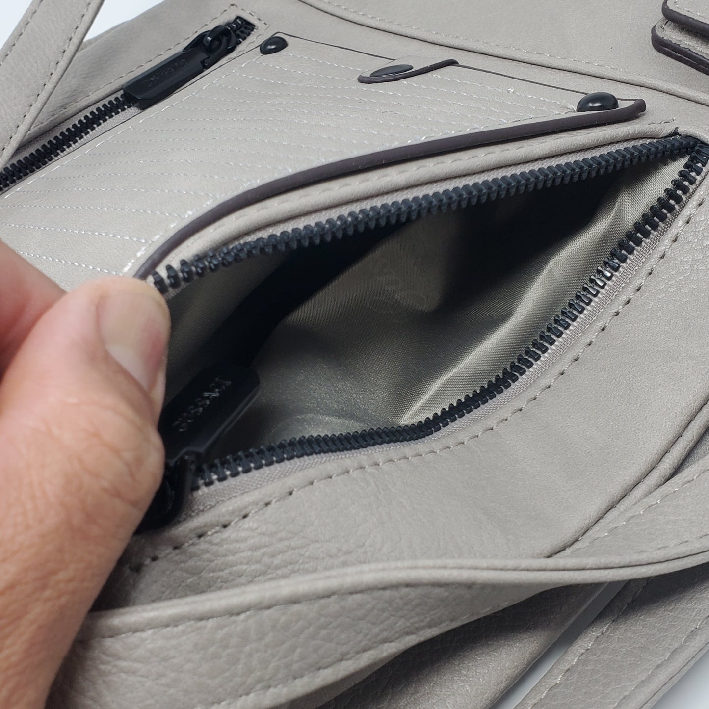 Gussaci Crossbody Purse pleather material