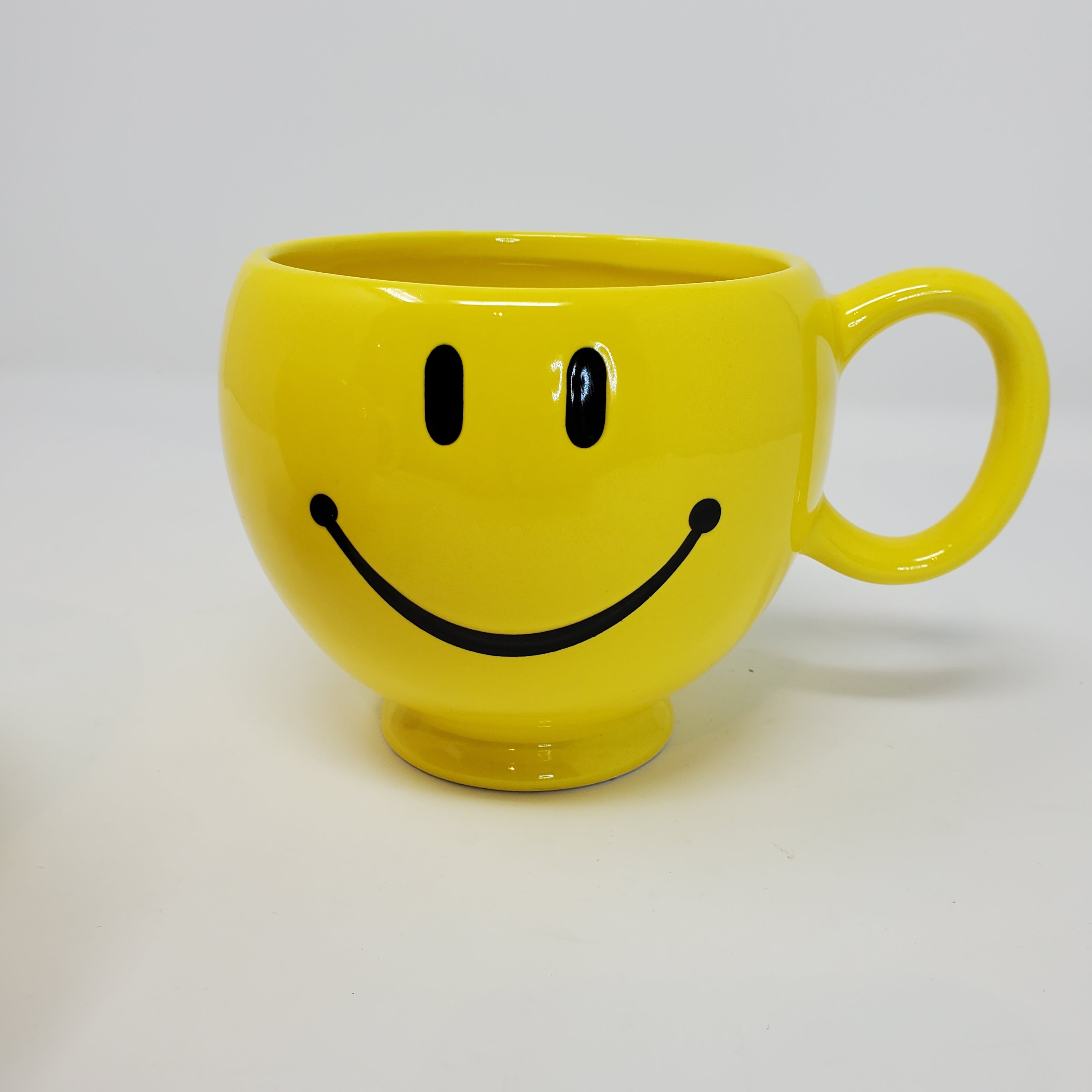 Large Smiley Face Mugs – Vee's Funky Azz Shop