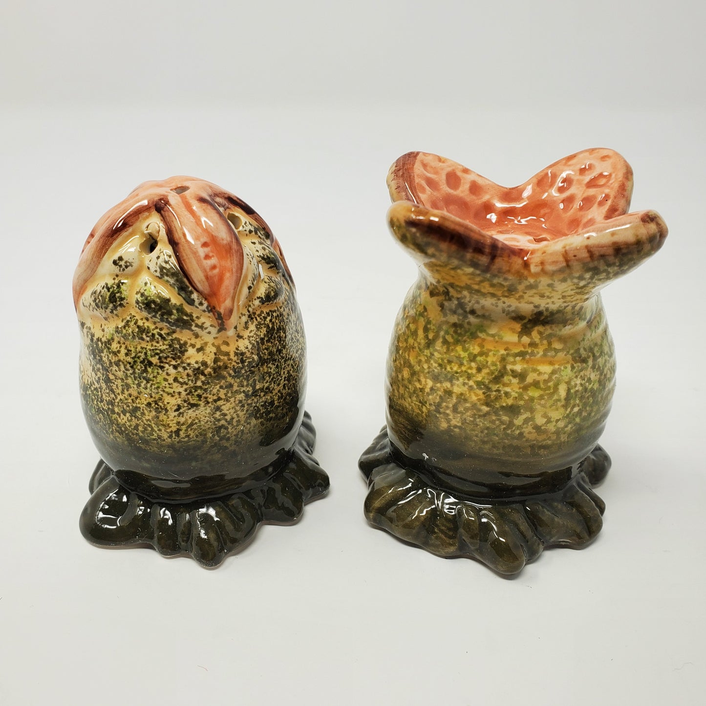 XENOMORPH  EGG  Ceramic Salt and Pepper Shakers