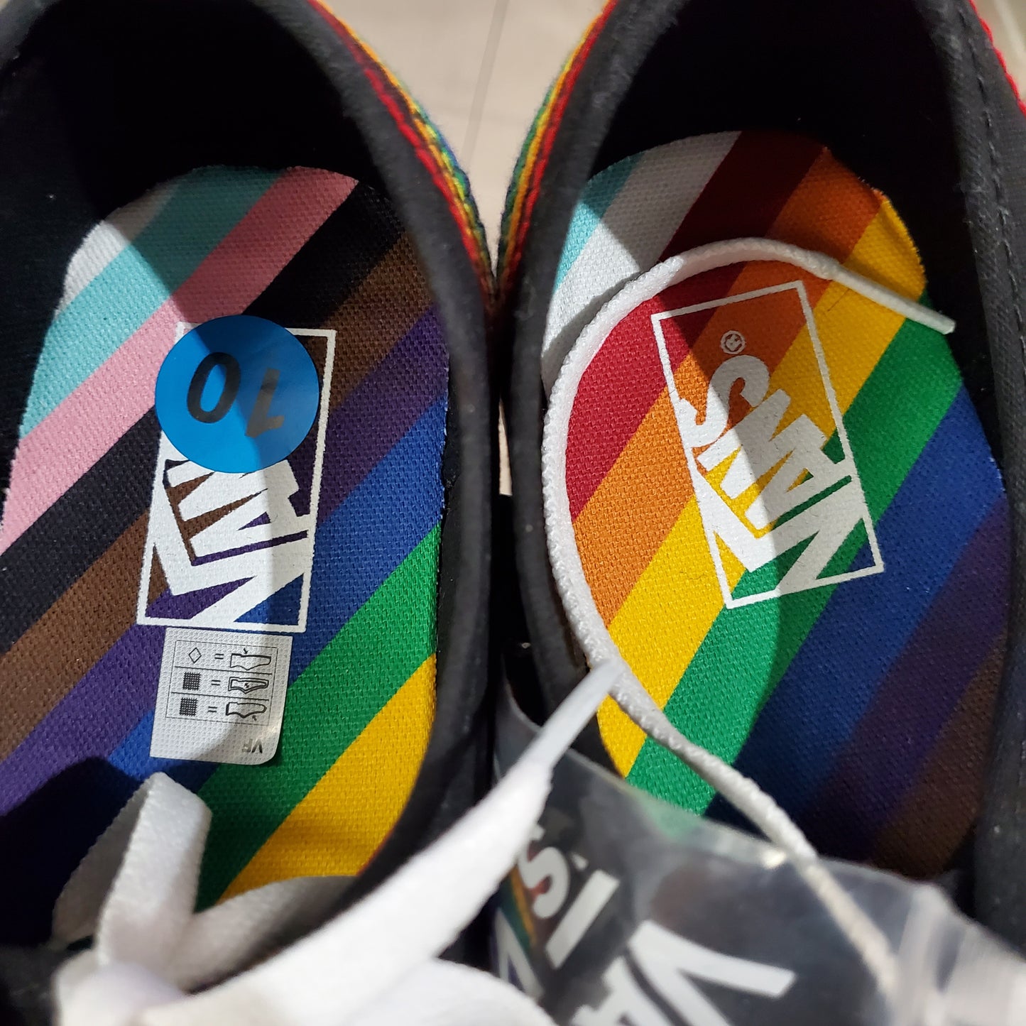 New Van's Pride Collection  Love is Love Shoe Men Size 10